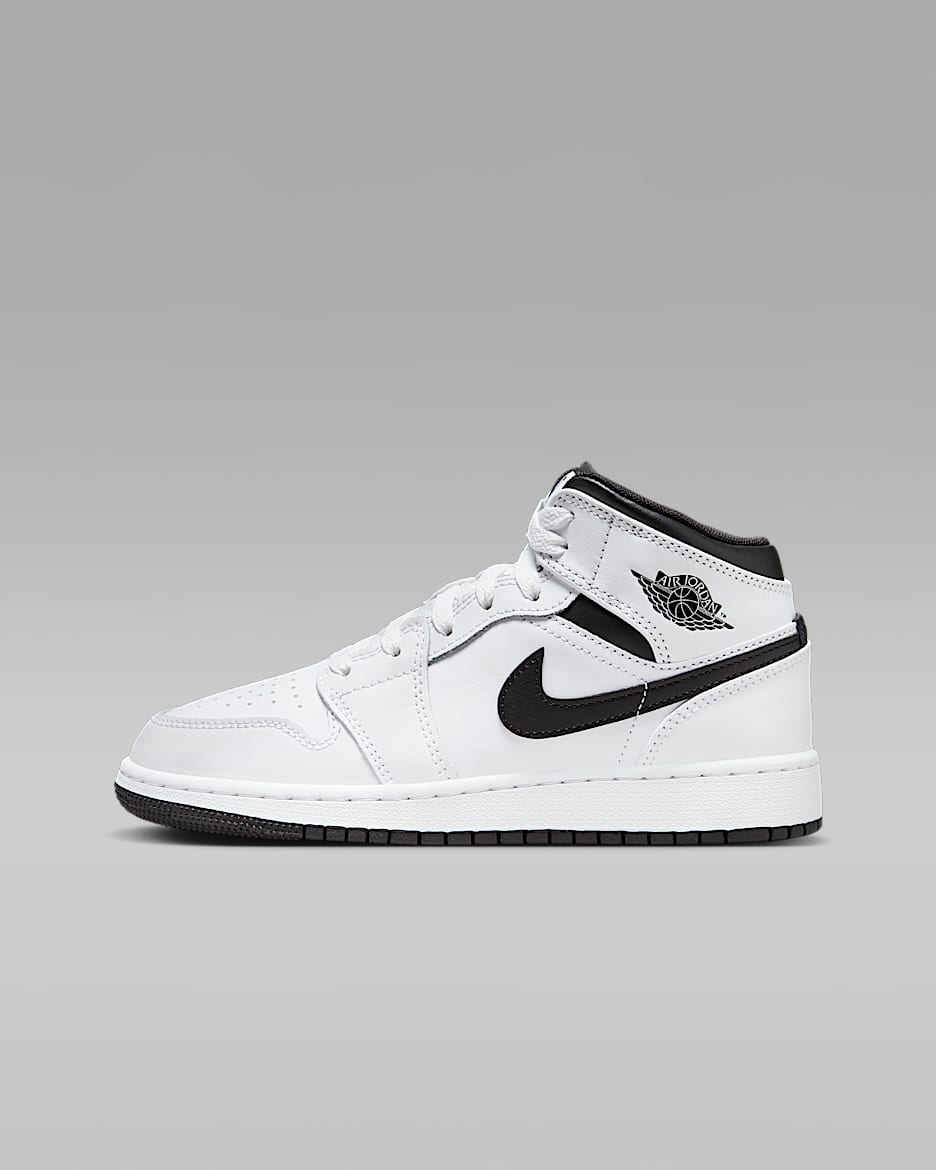 NIKE公式】エア ジョーダン 1 MID ジュニアシューズ.オンライン NIKE公式】エア ジョーダン 1 MID ジュニアシューズ.オンライン